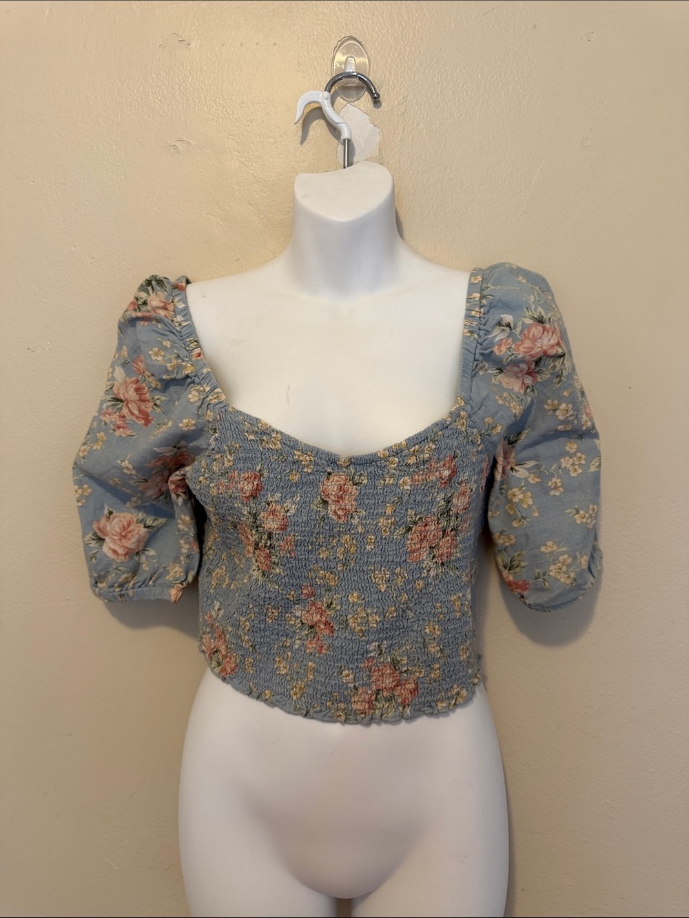 American Eagle Outfitters Blue Floral Smocked Puff Sleeve Crop Top